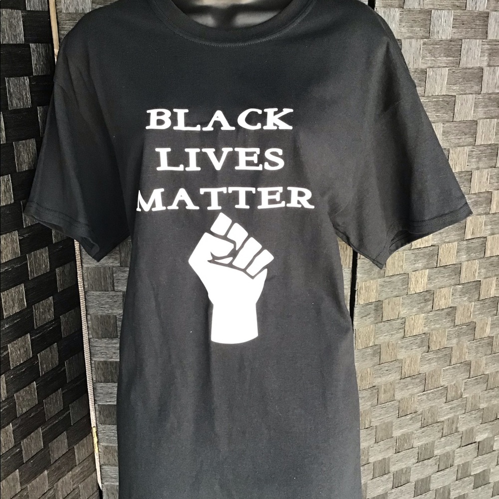 Black Lives Matter Graphic Tee - Picture 3 of 4
